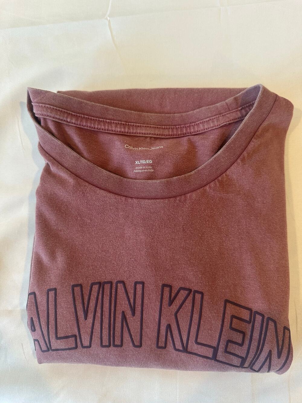 Calvin Klein Jeans T-Shirt Mens XL NWT maroon color Logo Graphic Crew Neck